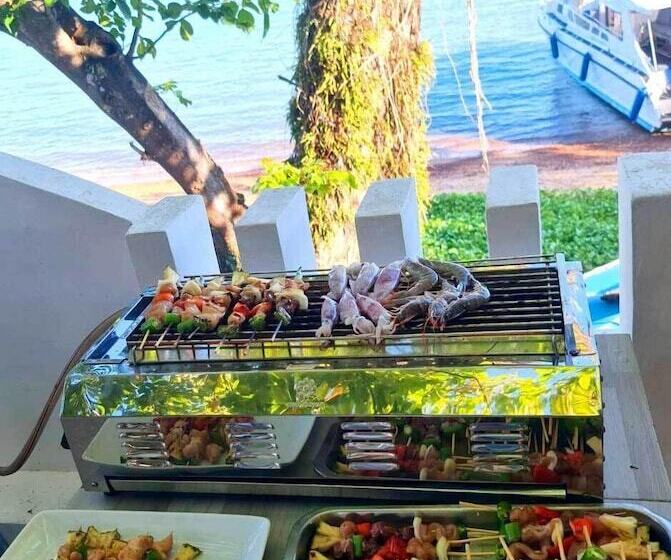 호텔 Chom By The Sea