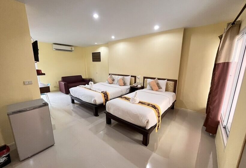 호텔 Chom By The Sea