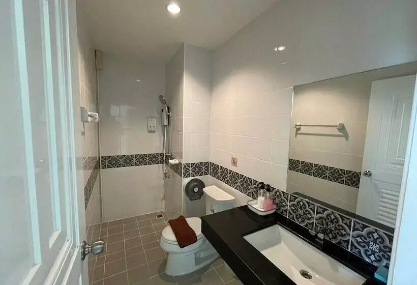 Dwell Phuket Airport Hotel At Naiyang