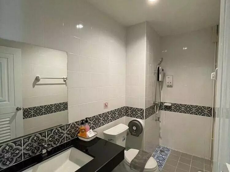 Dwell Phuket Airport Hotel At Naiyang