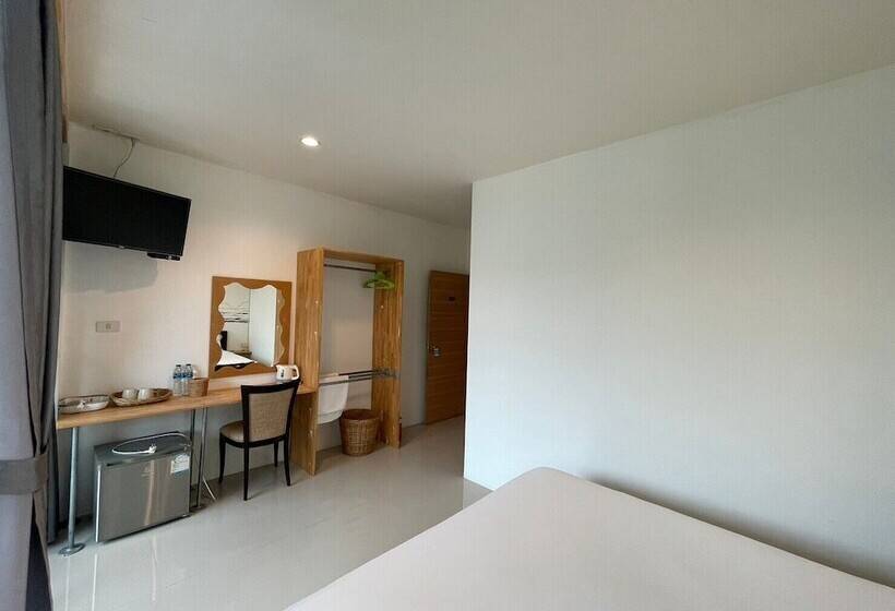 Dwell Phuket Airport Hotel At Naiyang