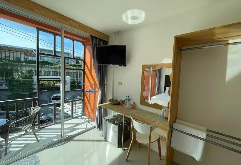 Dwell Phuket Airport Hotel At Naiyang