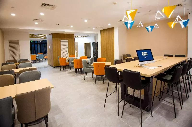 هتل Holiday Inn Express Tianjin Airport East, An Ihg