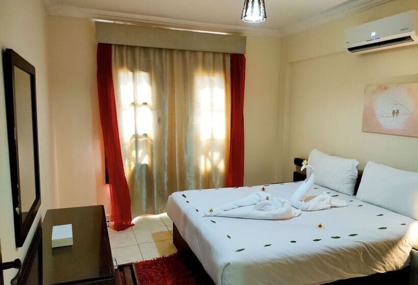 هتل Marseilia Aqua Park Alam Al Roum