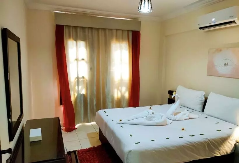 هتل Marseilia Aqua Park Alam Al Roum