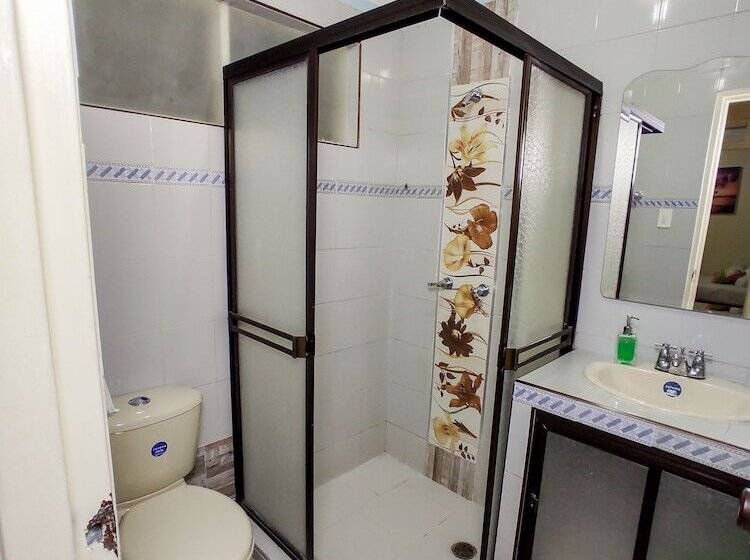 Hotel The Clover 20 28