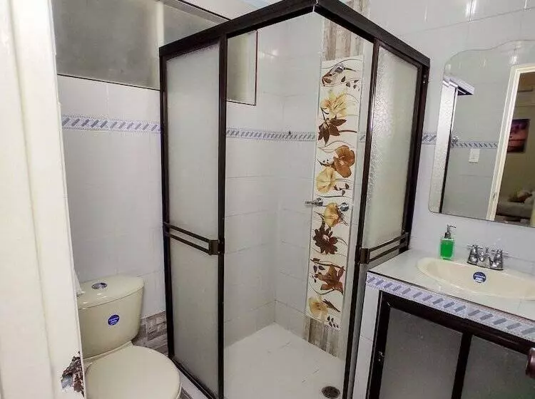 Hotelli The Clover 20 28