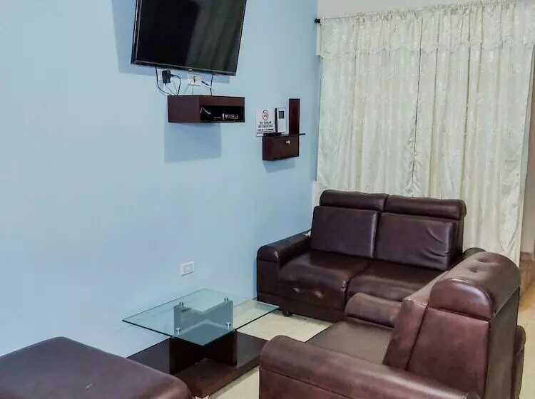 Hotelli The Clover 20 28