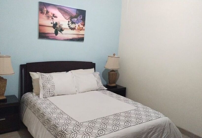 Hotel The Clover 20 28