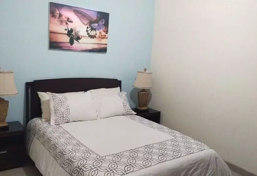 Hotelli The Clover 20 28