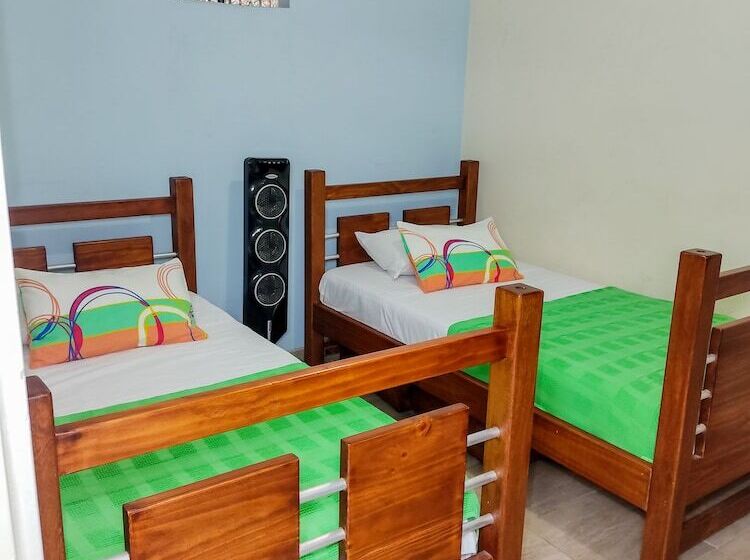 Hotel The Clover 20 28