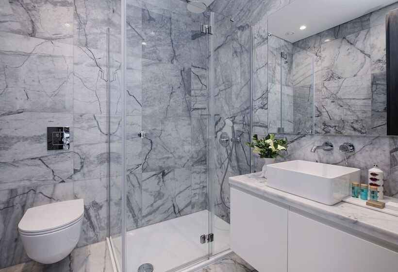 Hotel The Icon Limassol