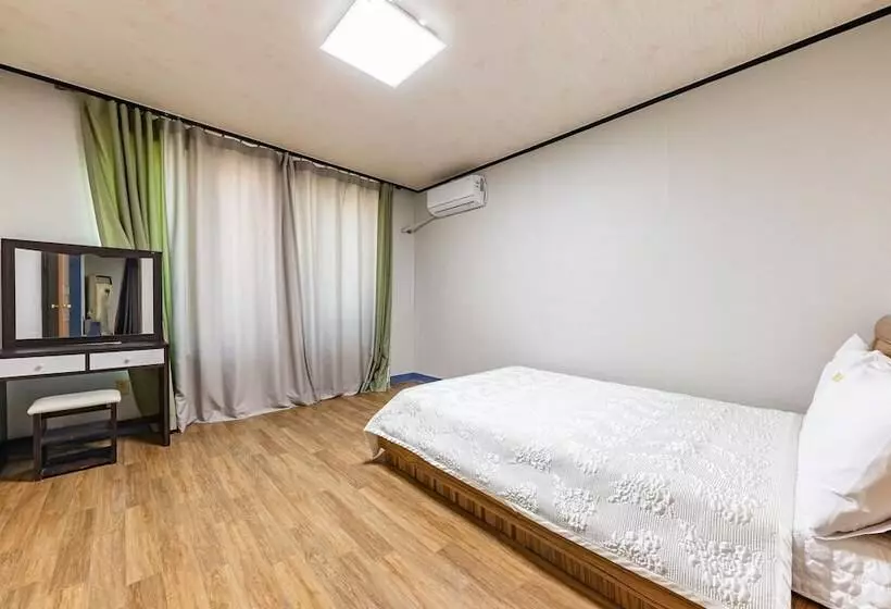 مُتل Boryeong Golden Beach