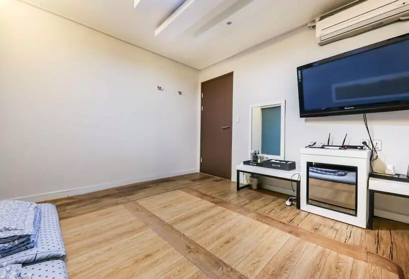 モーテル Eumseong Cello