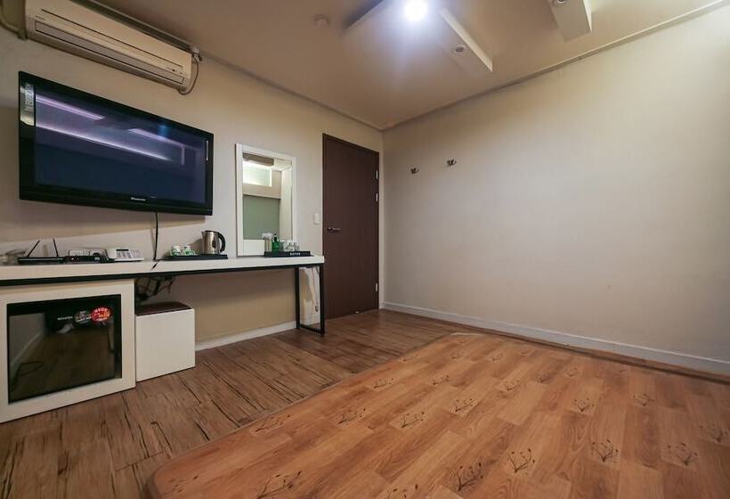 Motel Eumseong Cello