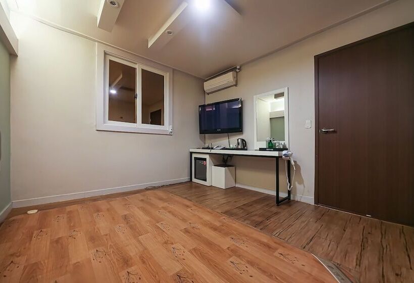 Motel Eumseong Cello