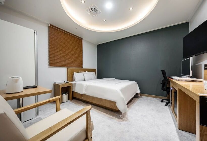 מוטל Suwon Station Zavolle