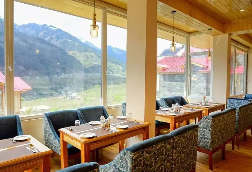 ホテル Clarks Inn Suites Manali
