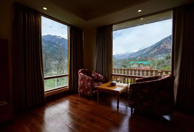 ホテル Clarks Inn Suites Manali