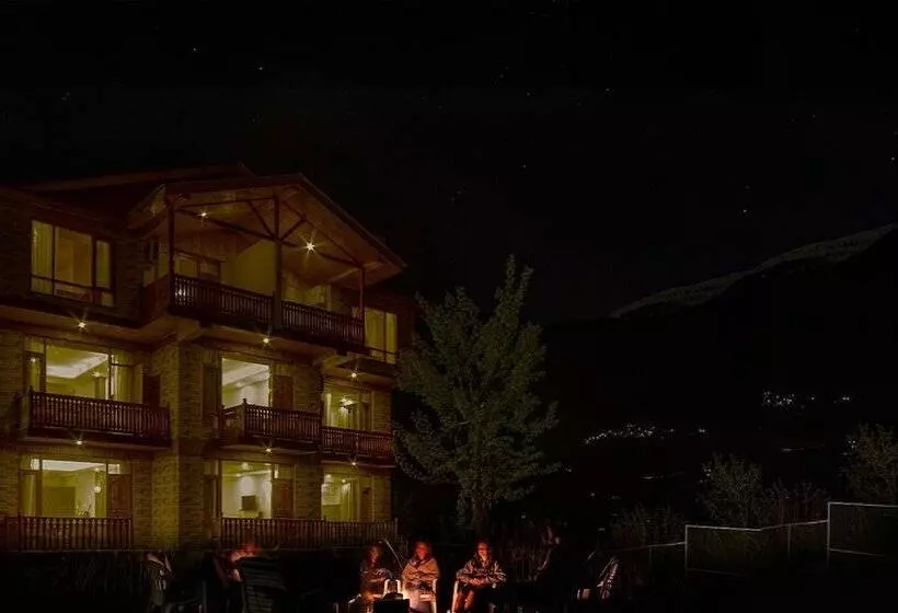 ホテル Clarks Inn Suites Manali