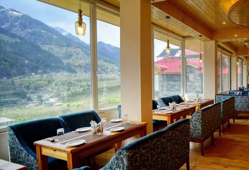 ホテル Clarks Inn Suites Manali