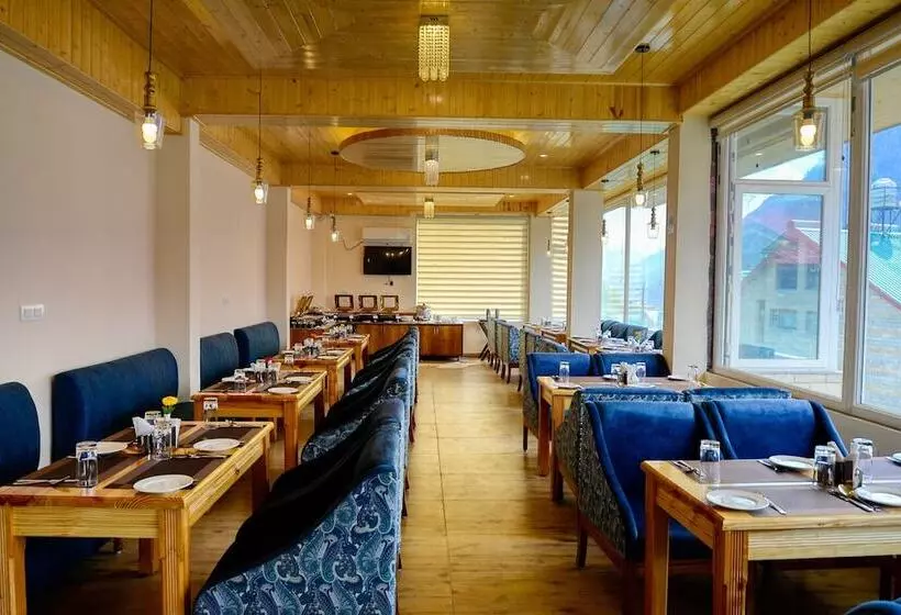 ホテル Clarks Inn Suites Manali