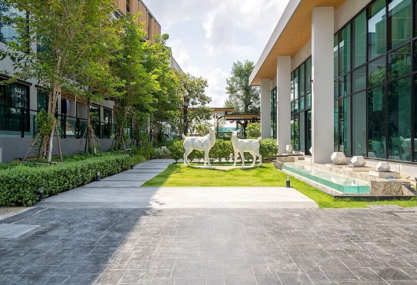 Hotel Crystal Srivaree Suvarnabhumi