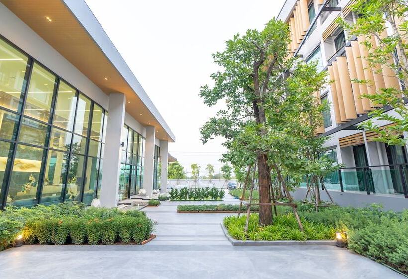 Hotel Crystal Srivaree Suvarnabhumi