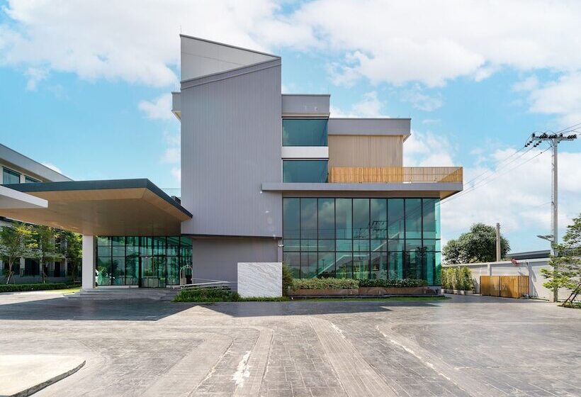 Hotel Crystal Srivaree Suvarnabhumi