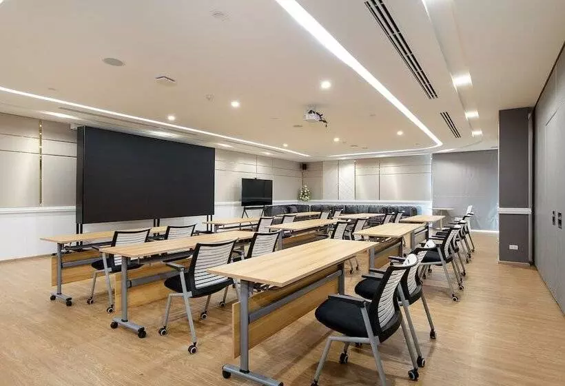 ホテル Crystal Srivaree Suvarnabhumi