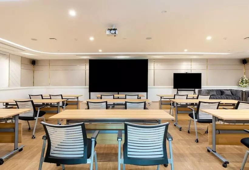 ホテル Crystal Srivaree Suvarnabhumi