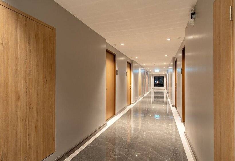 Hotel Crystal Srivaree Suvarnabhumi