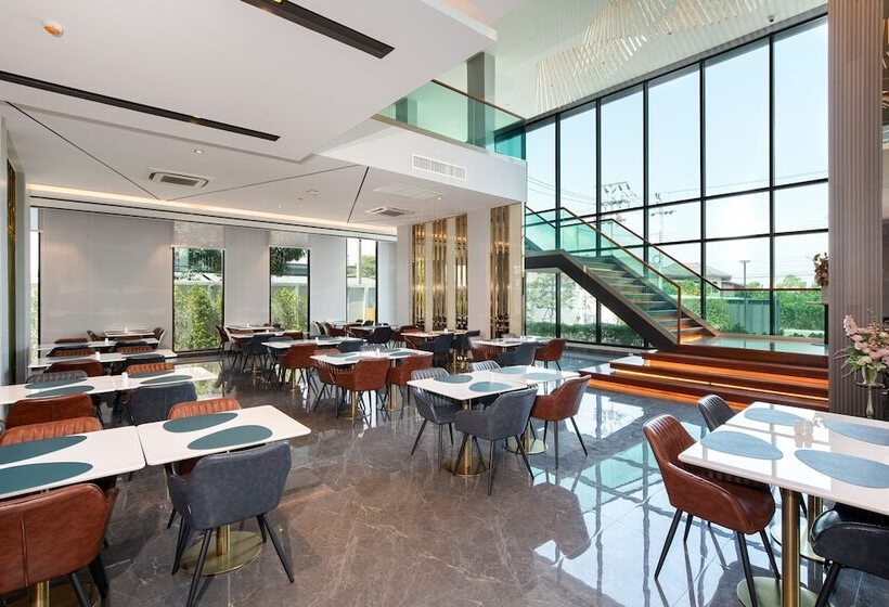 Hotel Crystal Srivaree Suvarnabhumi