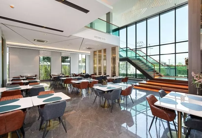 ホテル Crystal Srivaree Suvarnabhumi