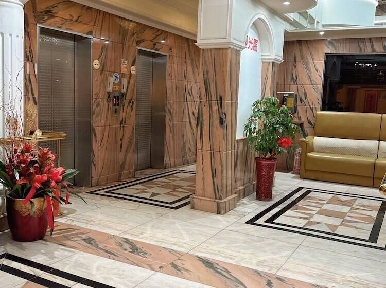 هتل Duke Business