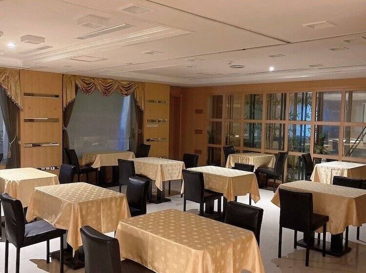 هتل Duke Business