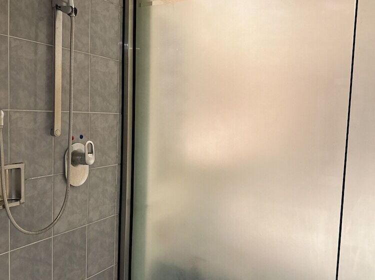 هتل Duke Business