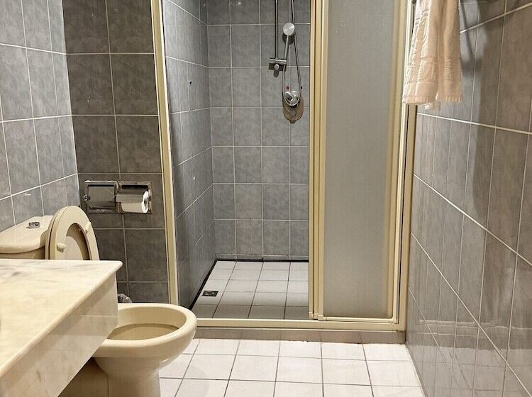 هتل Duke Business