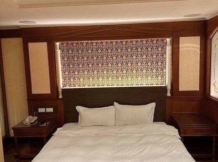 هتل Duke Business