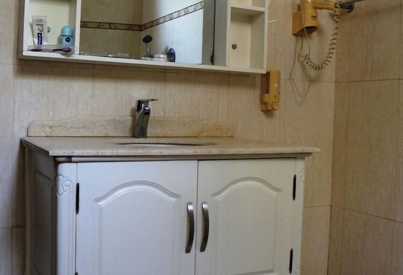 هتل Oasis International