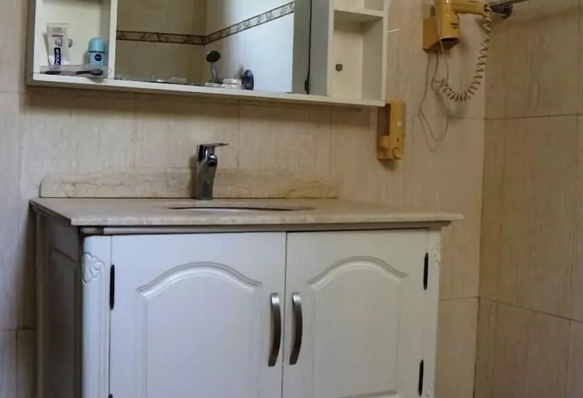 هتل Oasis International