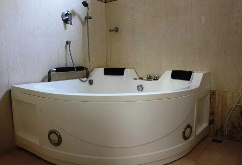 هتل Oasis International