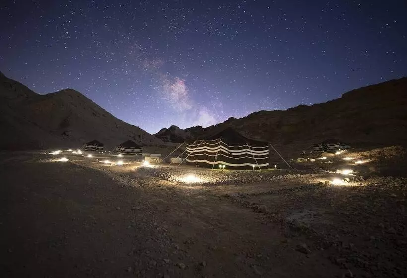 Hotelli Pura Eco Retreat Jebel Hafit Desert Park