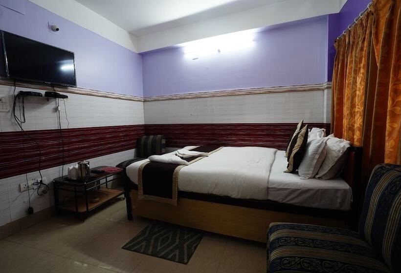 בית מלון כפרי Tirupati Lodge Private Limited