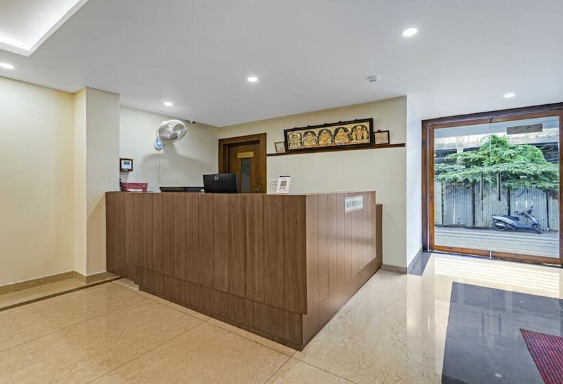 Hotel Treebo Aaravi Residency, 800 Mtrs From Promenade Beach