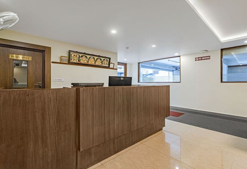 호텔 Treebo Aaravi Residency, 800 Mtrs From Promenade Beach