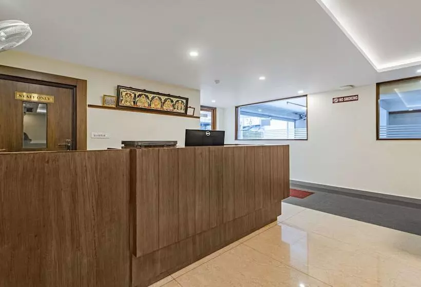 هتل Treebo Aaravi Residency, 800 Mtrs From Promenade Beach