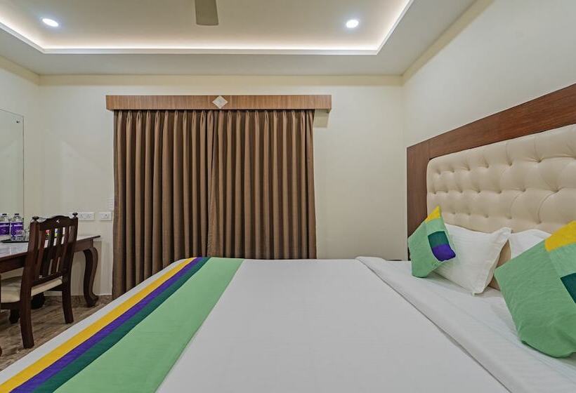 호텔 Treebo Aaravi Residency, 800 Mtrs From Promenade Beach