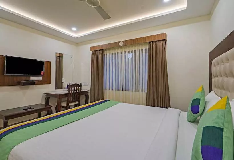 هتل Treebo Aaravi Residency, 800 Mtrs From Promenade Beach
