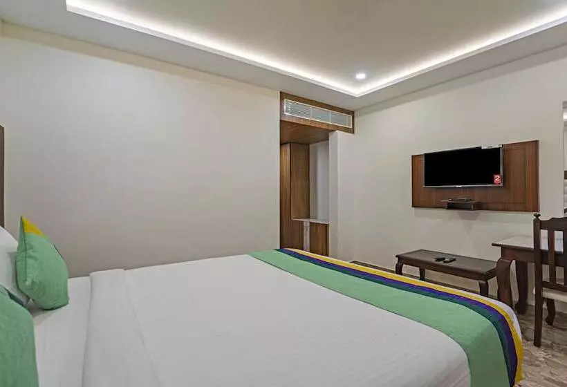 هتل Treebo Aaravi Residency, 800 Mtrs From Promenade Beach